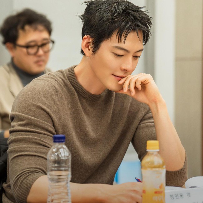Kenalan dengan Pemain Drakor Terbaru Kim Woo Bin GIFT