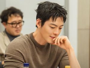 Kenalan dengan Pemain Drakor Terbaru Kim Woo Bin GIFT
