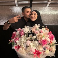 7 Foto Mesra Irish Bella-Haldy Sabri Rayakan Anniversary, Dapat Kado Spesial