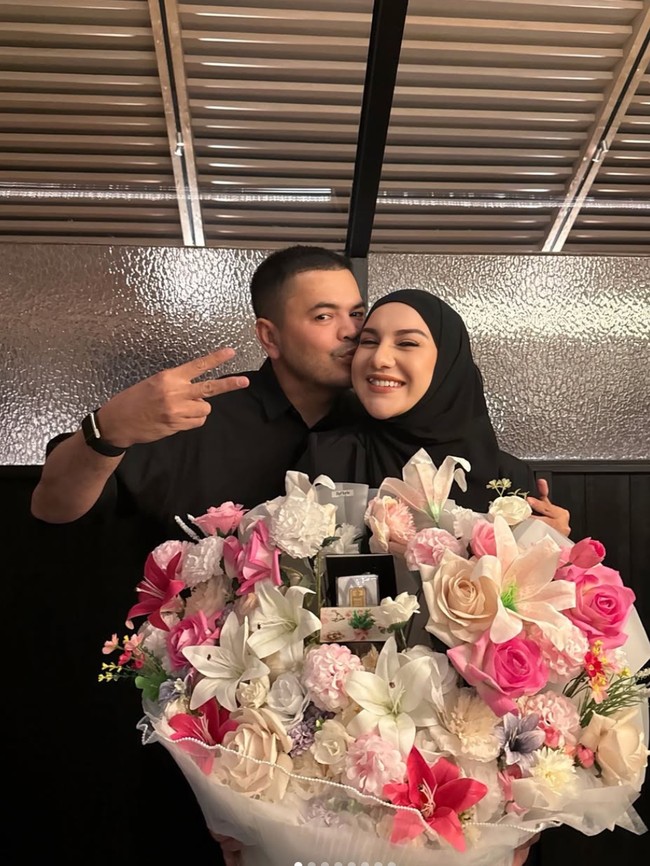 7 Foto Mesra Irish Bella-Haldy Sabri Rayakan Anniversary, Dapat Kado Spesial