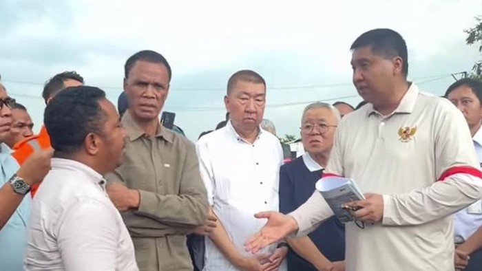Hercules (baju gelap kiri) dan Menteri PKP Maruarar Sirait (Ara) (kanan).