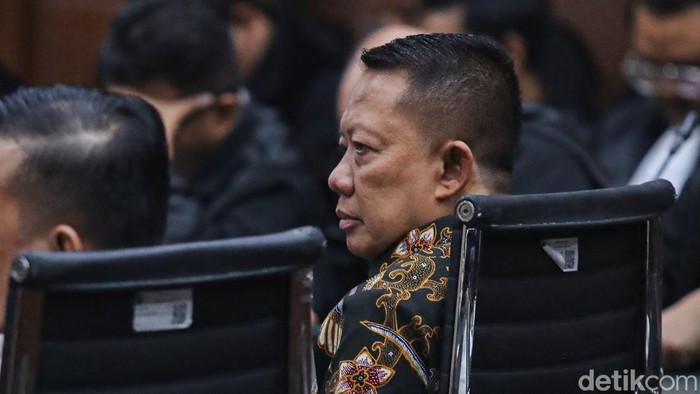 Mantan Jaksa Agung Muda Bidang Tindak Pidana Khusus (Jampidsus) Febrie Adriansyah menjalani sidang di Pengadilan Tipikor, Jakarta Pusat, Rabu (21/10/2026).Dalam persidangan beragendakan tanggapan jaksa tersebut, jaksa meminta majelis hakim menolak nota perlawanan yang diajukan Febrie dan tim kuasa hukumnya dalam kasus dugaan pemerasan dan tindak pidana pencucian uang (TPPU).