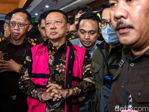 Video: Hakim Perintahkan Jaksa Lanjutkan Pembuktian Kasus Febrie Adriansyah