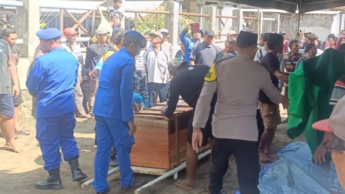 Jenazah Angga Kurniawan saat dibawa ke rumah duka