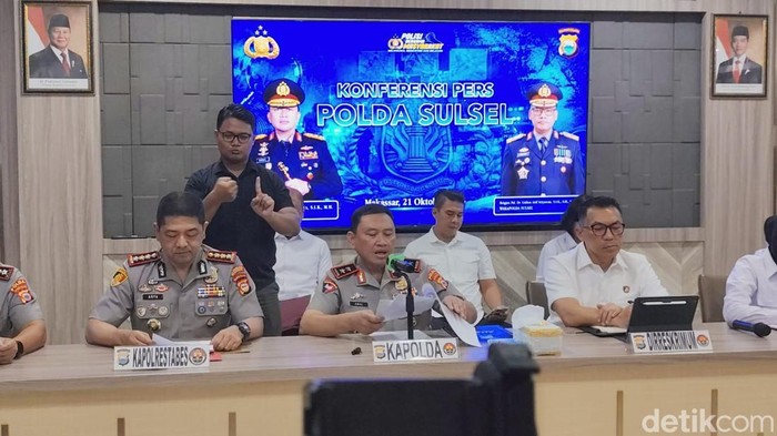 Kapolda Sulsel Irjen M Awal Chairuddin saat konferensi pers terkait TPPO.