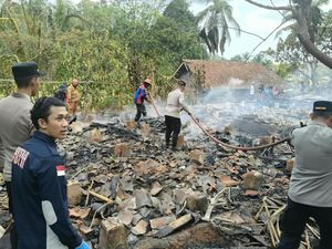 Kebakaran di Tasikmalaya, Dua Rumah Panggung Jadi Abu