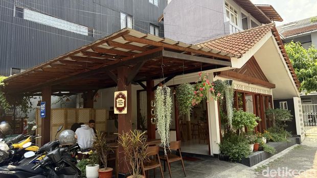 Kedai Panjang Umur di Jalan Rancabentang I No. 3A