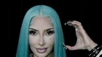 Kim Kardashian Cosplay Jadi Putrinya Sendiri untuk Halloween, Bikin Pangling