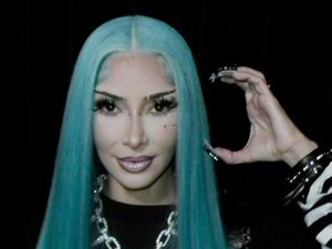 Kim Kardashian Cosplay Jadi Putrinya Sendiri untuk Halloween, Bikin Pangling