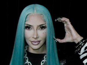 Kim Kardashian Cosplay Jadi Putrinya Sendiri untuk Halloween, Bikin Pangling