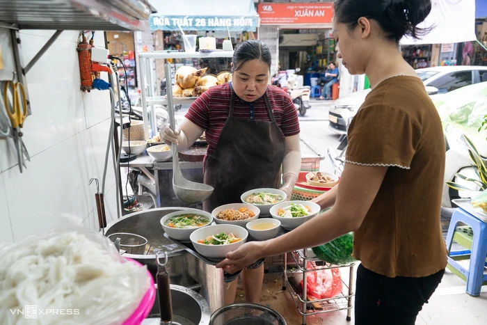 Kisah Hoki Pemilik Warung Pho yang Sempat Kira Undangan Michelin Penipuan