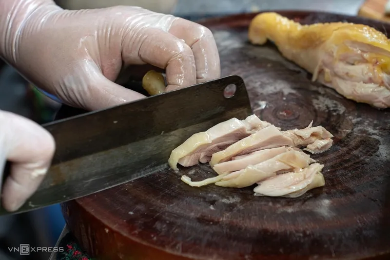 Kisah Hoki Pemilik Warung Pho yang Sempat Kira Undangan Michelin Penipuan