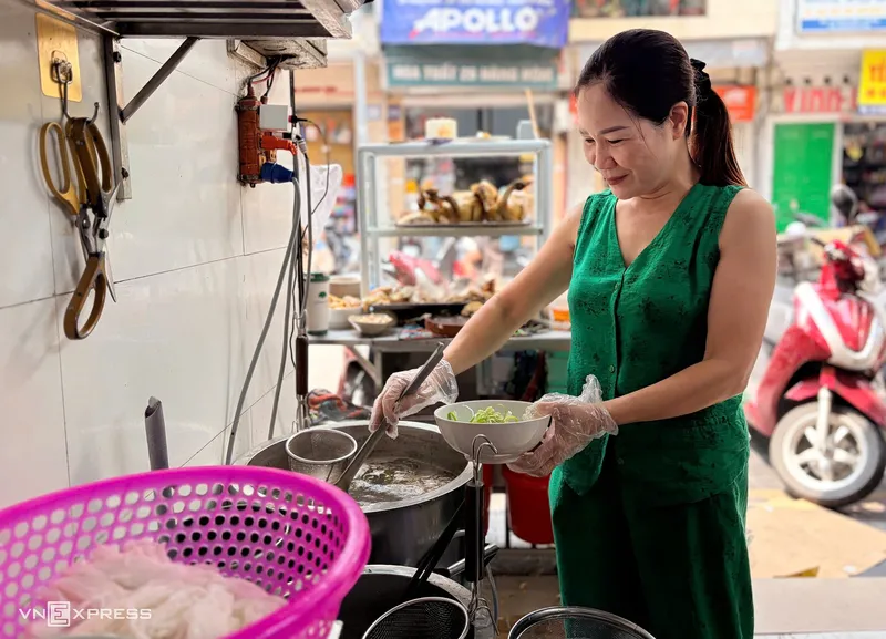 Kisah Hoki Pemilik Warung Pho yang Sempat Kira Undangan Michelin Penipuan