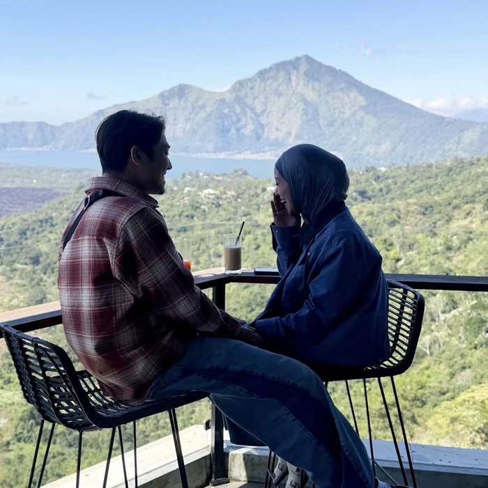 Kompak! Lesti Kejora dan Rizky Billar Makan Durian hingga Minum Kopi Bareng Kompak! Lesti Kejora dan Rizky Billar Makan Durian hingga Minum Kopi Bareng