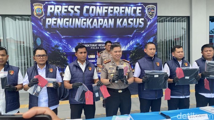 Konferensi pers pengungkapan kasus judi online jaringan Kamboja di salah satu apartemen di Medan. (Mhd Ilham Pradila/detikSumut)