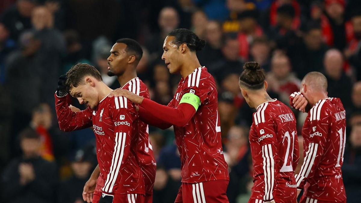 Liverpool diminta tidak santai-santai lagi saat posisi unggul. (REUTERS/Phil Noble)