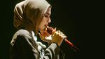 Penampilan Mahalini Berhijab Manggung di Aceh