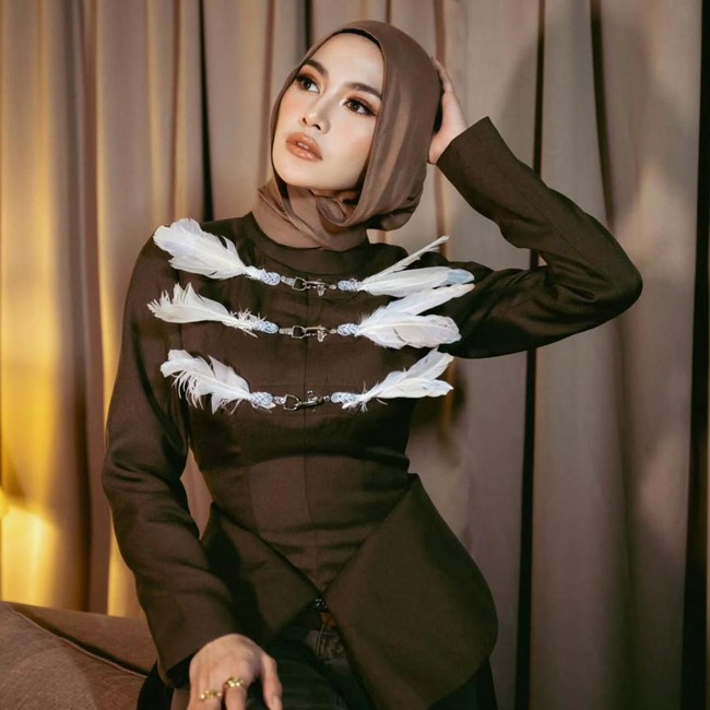 Penampilan Mahalini Berhijab Manggung di Aceh