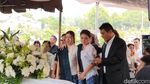 Marsha Aruan Dekap Erat Foto Ibunda yang Pergi Selamanya
