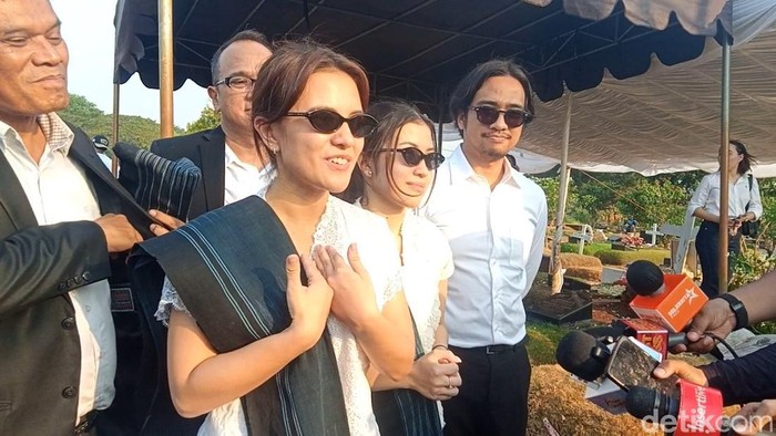 Marsha Aruan saat ditemui usai pemakaman sang bunda.
