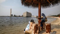 Masjid Apung An-Nur Jakarta kini menjadi salah satu daya tarik baru di kawasan Pantai Ancol Taman Impian, Jakarta Utara.