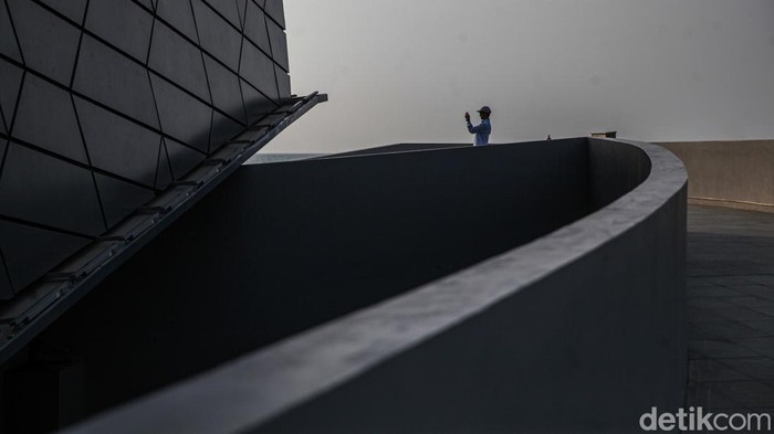Masjid Apung An-Nur Jadi Magnet Baru Wisatawan di Ancol Masjid Apung An-Nur Jakarta kini menjadi salah satu daya tarik baru di kawasan Pantai Ancol Taman Impian, Jakarta Utara. Sejak diresmikan pada 16 Oktober 2026, masjid yang berdiri di atas laut tersebut ramai dikunjungi masyarakat untuk beribadah sekaligus menikmati pemandangan laut.