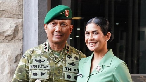 Mayjen Putra Widiastawa Dwi Agung Susilo dan istrinya. (Istimewa)