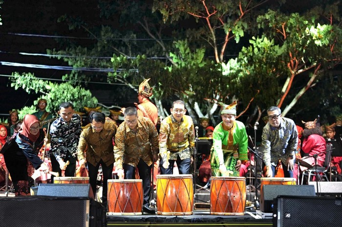 Menbud Buka Festival Kesenian Indonesia XIII