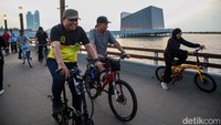 Menikmati Senja Pantai Ancol, Ruang Rekreasi Warga di Utara Jakarta