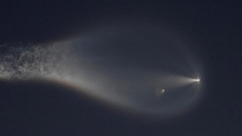The exhaust plume is illuminated after a SpaceX Falcon 9 rocket launched on the Bandwagon 5 mission from the Cape Canaveral Space Force Station, seen from Vero Beach, Florida US, October 20, 2026. REUTERS/Joe Rimkus Jr.