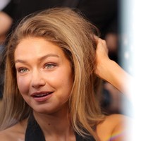 Inilah wajah Gigi Hadid nyaris tanpa makeup menjelang tampil untuk kelimakalinya dalam fashion show Victoria&rsquo;s Secret. Top model 31 tahun itu sudah menjadi model fashion show Victoria&rsquo;s Secret sejak 2015. Foto: Dok. Getty Images