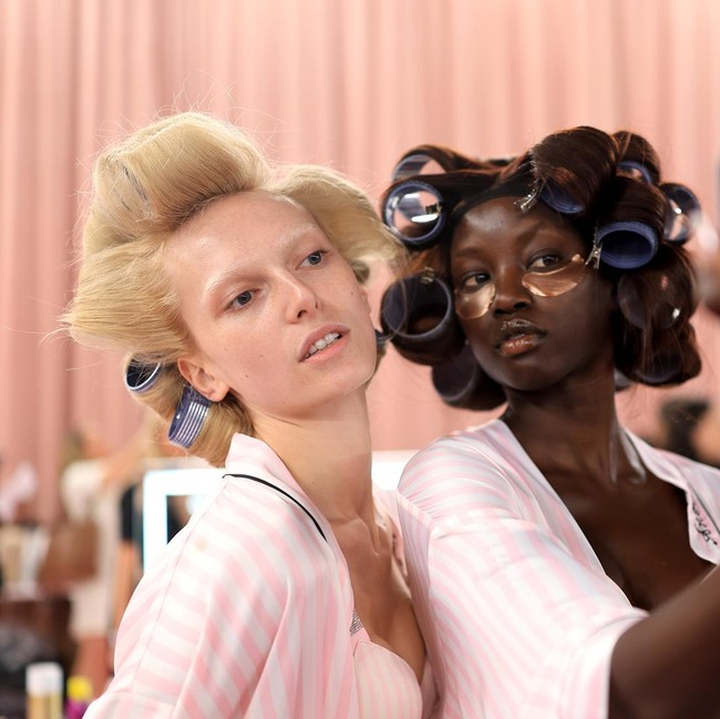 Potret Wajah Asli Model Victorias Secret Tanpa Makeup, Tetap Memesona