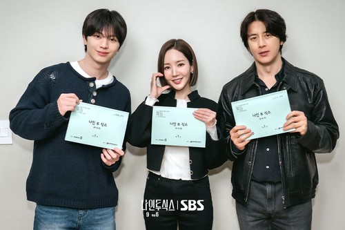 Cast drama Korea SBS Nine to Six baca naskah perdana.