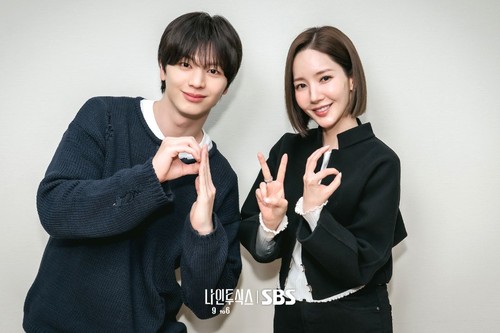 Cast drama Korea SBS Nine to Six baca naskah perdana.
