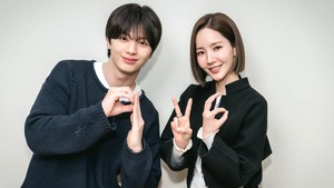 Nine to Six rencananya akan tayang di SBS mulai 25 November 2026. (Foto: dok. SBS)