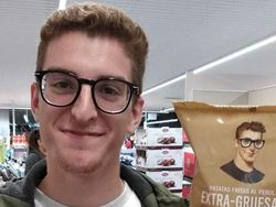 Orang-orang Ini Temukan Kembarannya di Lukisan sampai Patung, Mirip Banget!