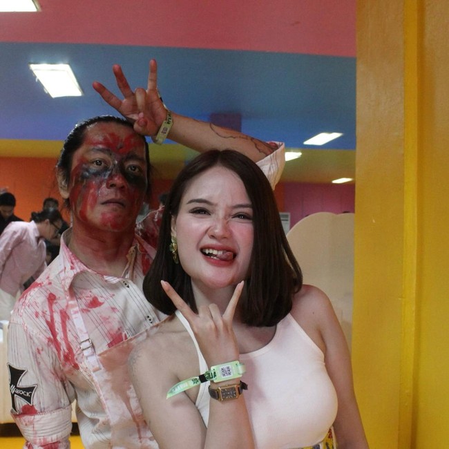 Otong Koil Jawab Soal Hubungan dengan Fanny Soegi