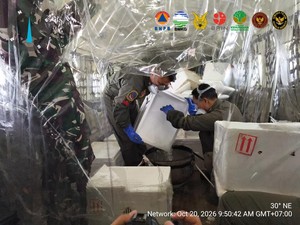 Dry Ice Atasi Asap Karhutla Kena Rumah Warga, Butiran Kini Diperkecil