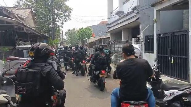 Polda Metro Jaya kembali menggerebek Kampung Ambon dan menyita puluhan paket narkoba, Rabu (21/10/2026).