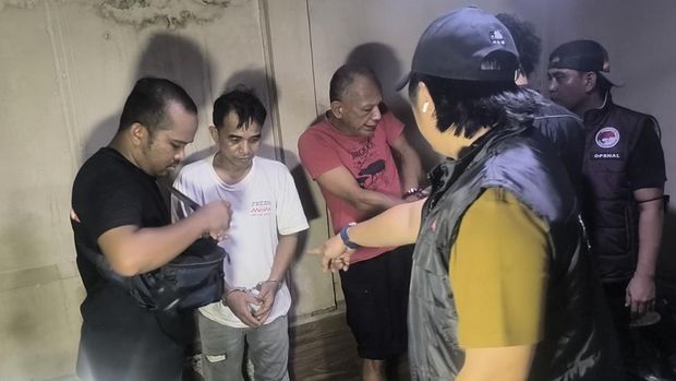 Polda Riau menggerebek sarang narkoba dan meratakan lapak transaksi sabu di Pekanbaru, Rabu (21/10/2026).