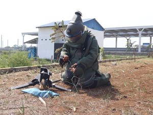 Aksi Prajurit Yonzipur 9 Asah Ketangkasan Jihandak di Stasiun Tegalluar