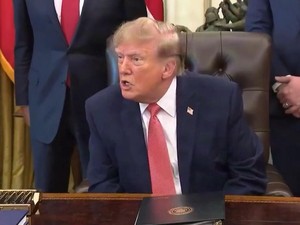 Video Trump soal Demo Ricuh di Prancis: Macron, Tutuplah Perbatasan Anda!