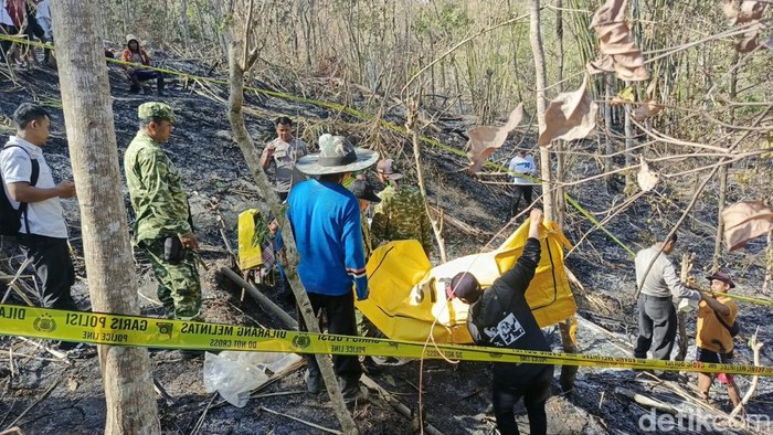 Proses evakuasi jasad Subana di perkebunannya di Culamega, Kabupaten Tasikmalaya
