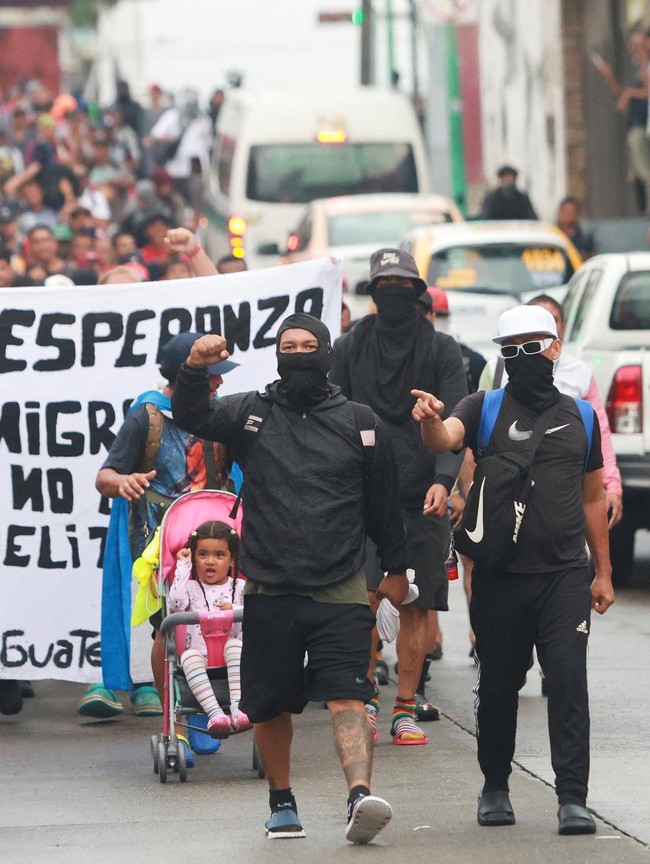 Ratusan Kilometer Ditempuh, Karavan Migran Lintasi Meksiko