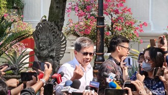 2 Tahun Pemerintahan Prabowo, Rocky Gerung Beri Nilai Finger Heart