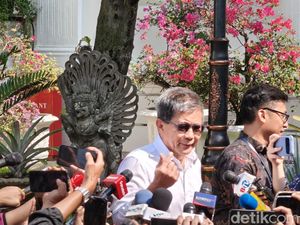 2 Tahun Pemerintahan Prabowo, Rocky Gerung Beri Nilai Finger Heart