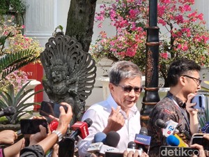 2 Tahun Pemerintahan Prabowo, Rocky Gerung Beri Nilai Finger Heart