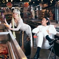 Potret Prewedding Unik Hana Malasan & Sean Gelael, Berkebaya di Supermarket