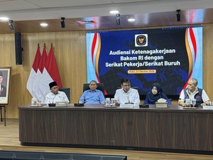 Bakom Tegaskan Prabowo Berpihak ke Buruh, Ungkit Momen Nyanyi Internasionale