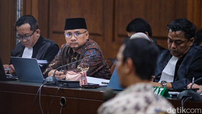 Sidang Kasus Dugaan Korupsi Kuota Haji, Jaksa Hadirkan Ahli Hukum UGM Yaqut Cholil Qoumas mengikuti sidang kasus dugaan korupsi kuota haji di Jakarta, Rabu (21/10/2026). Jaksa menghadirkan ahli hukum administrasi negara.